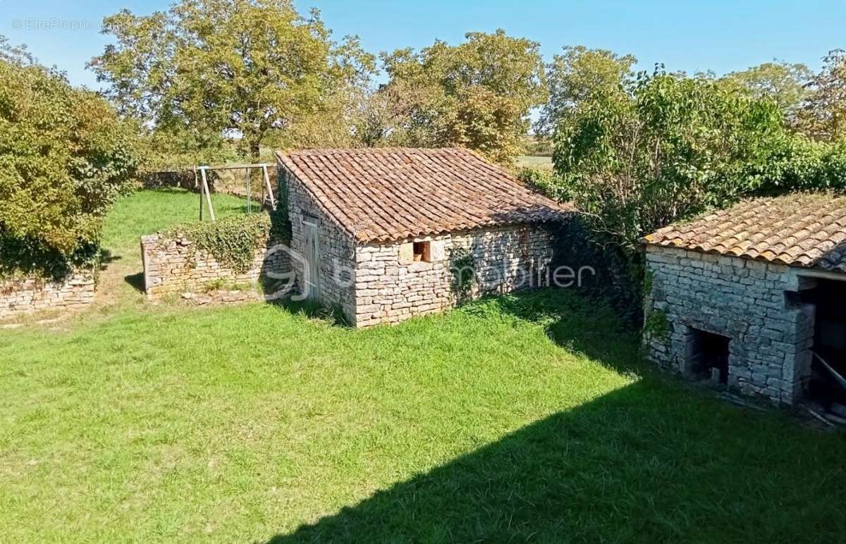 Maison à EXOUDUN