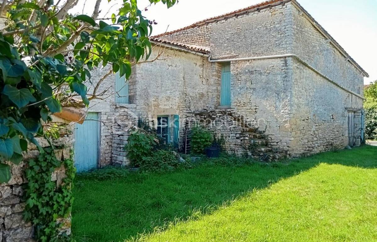 Maison à EXOUDUN