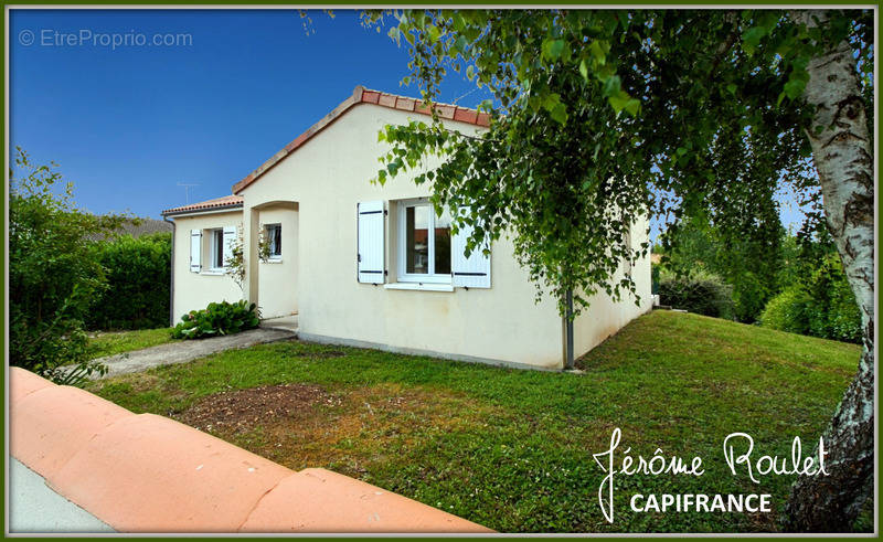 Maison à AYRON