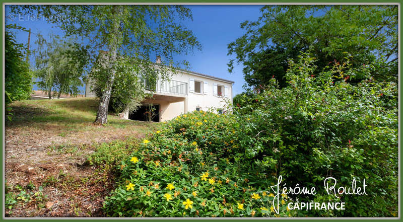 Maison à AYRON