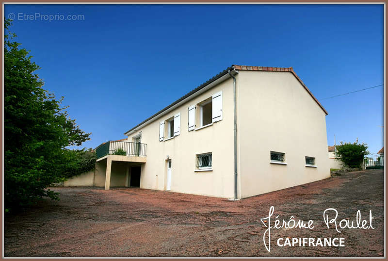 Maison à AYRON