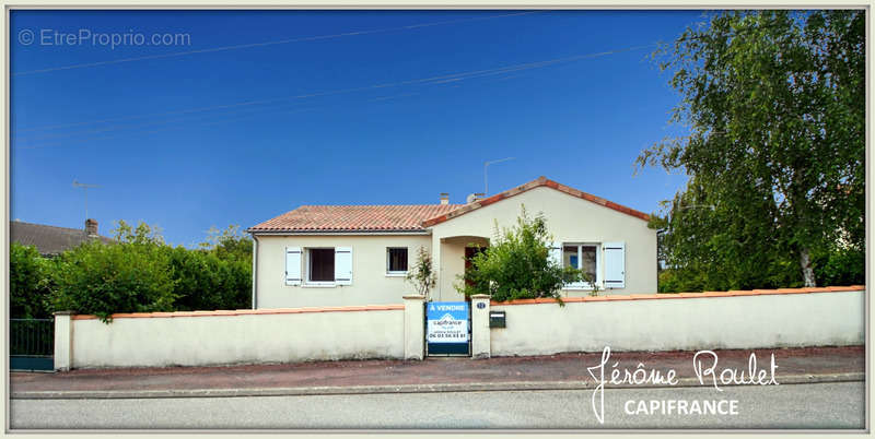 Maison à AYRON