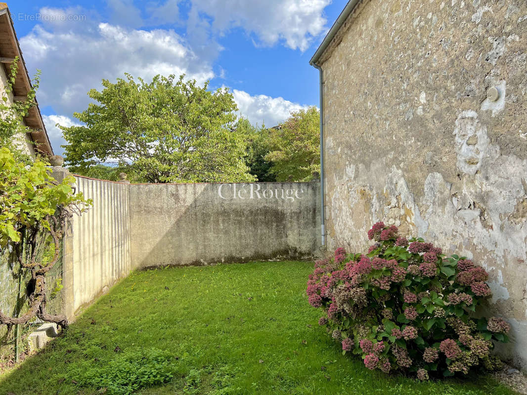 Maison à GENSAC