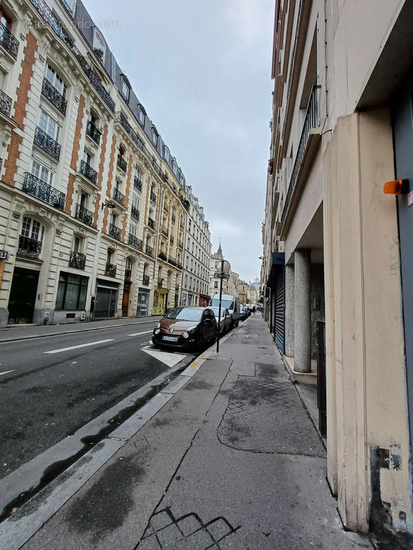 Parking à PARIS-18E