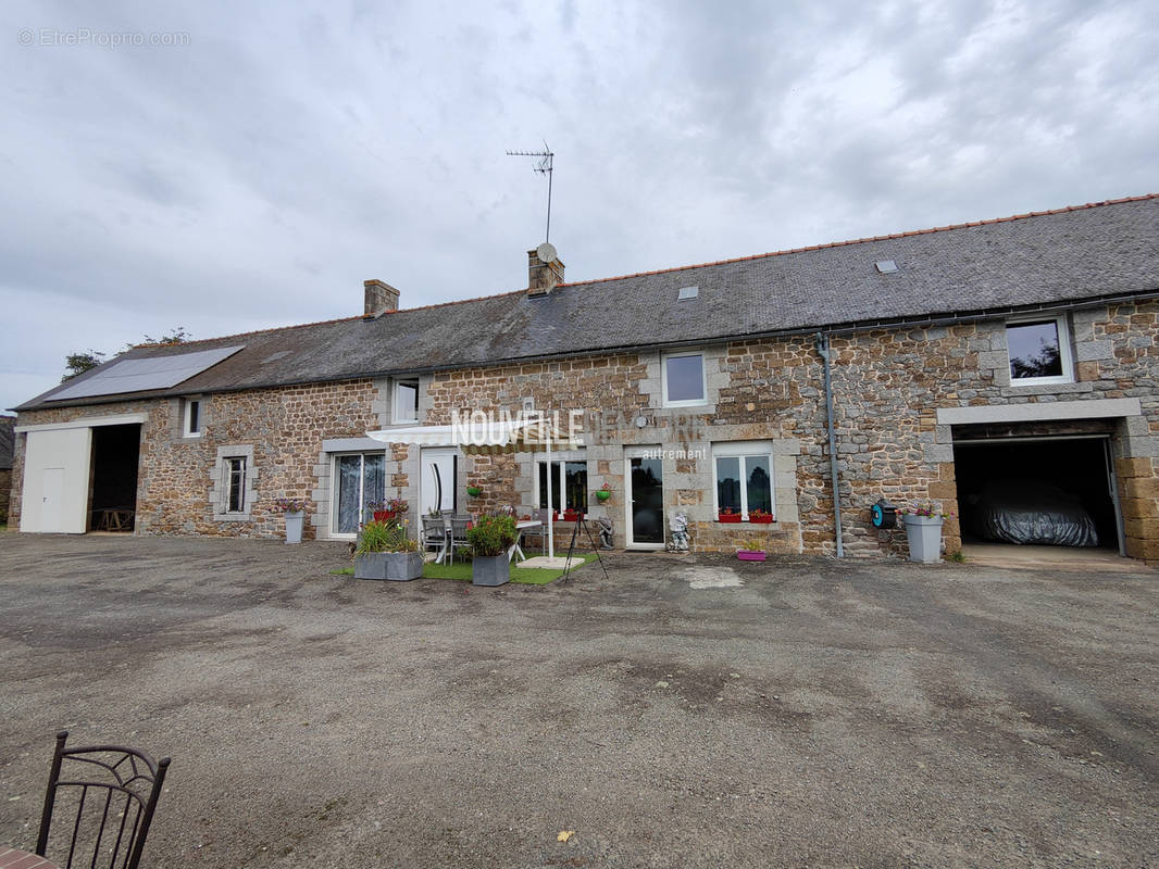 Maison à MONTOURS