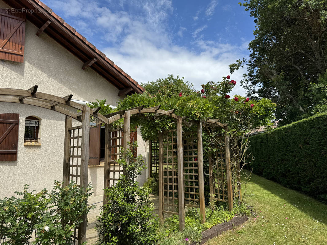 Maison à SAINTE-EULALIE-EN-BORN