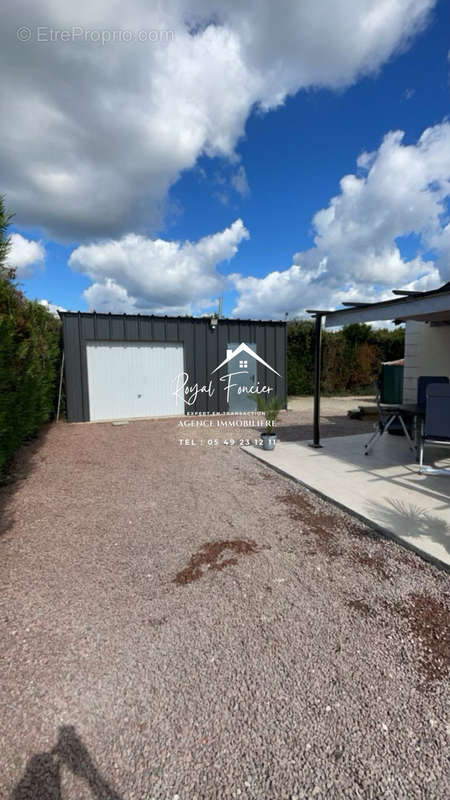 Garage - Maison à LA CHAPELLE-SUR-LOIRE