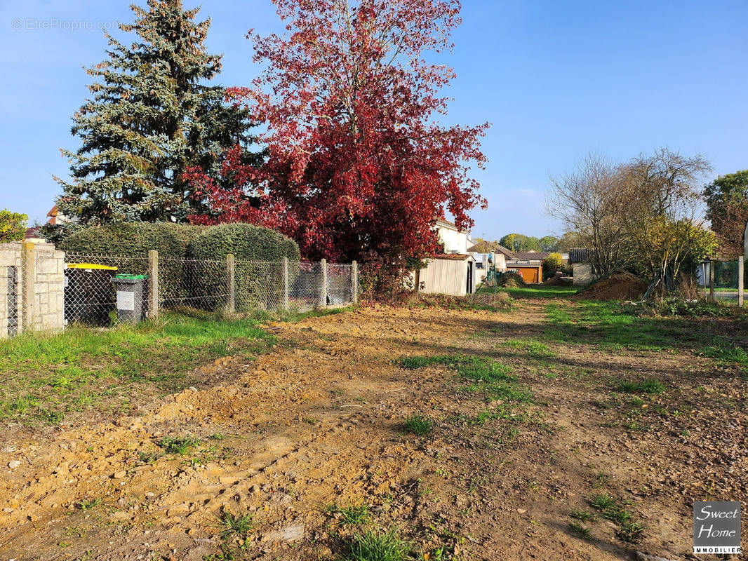 Terrain à MAGNY-LES-HAMEAUX