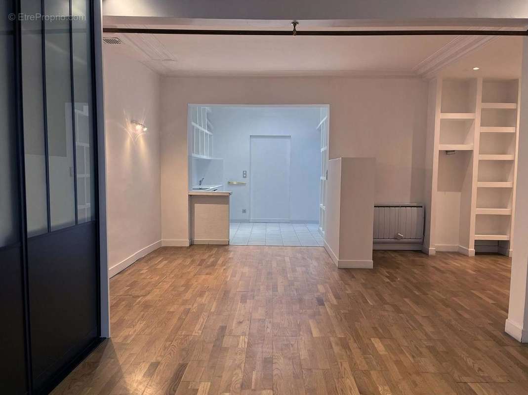 Appartement à COURBEVOIE