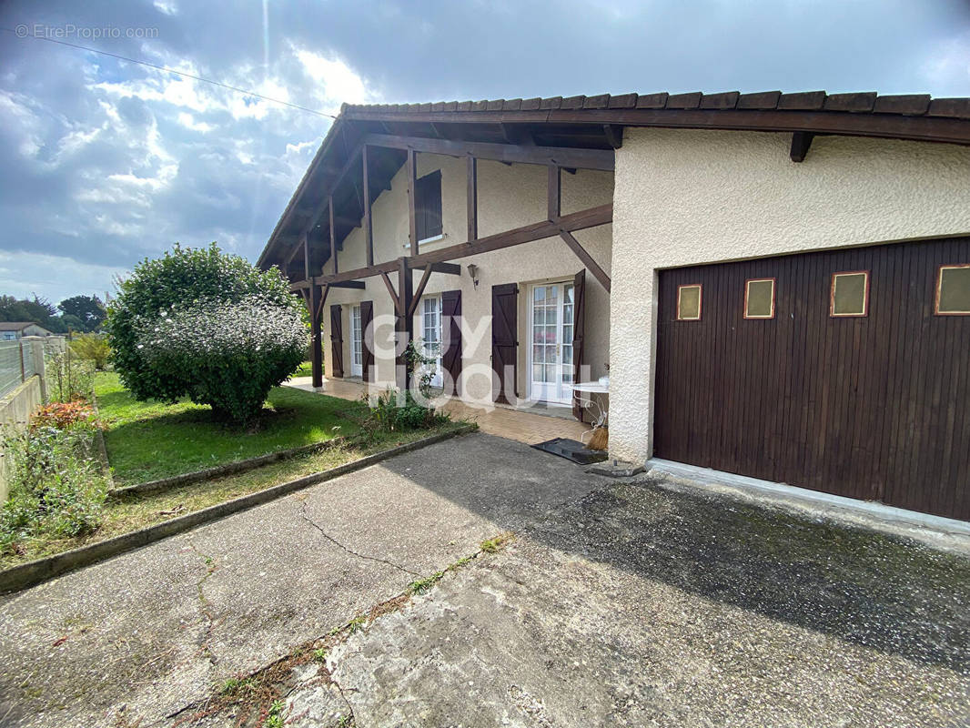 Maison à SAINTE-EULALIE-EN-BORN