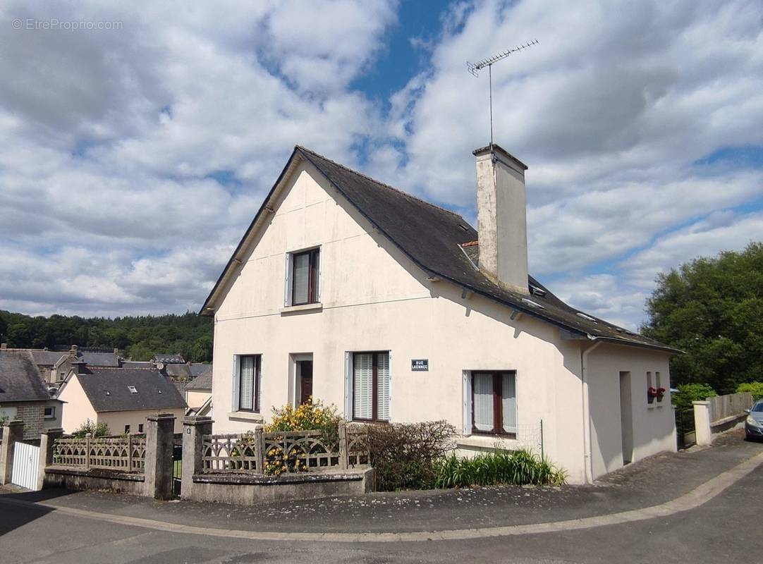 Maison à SAINT-NICOLAS-DU-PELEM