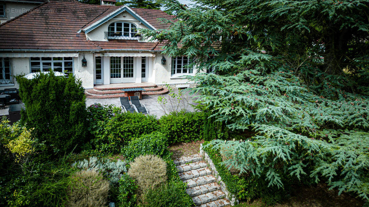 Maison à CONDE-SAINTE-LIBIAIRE