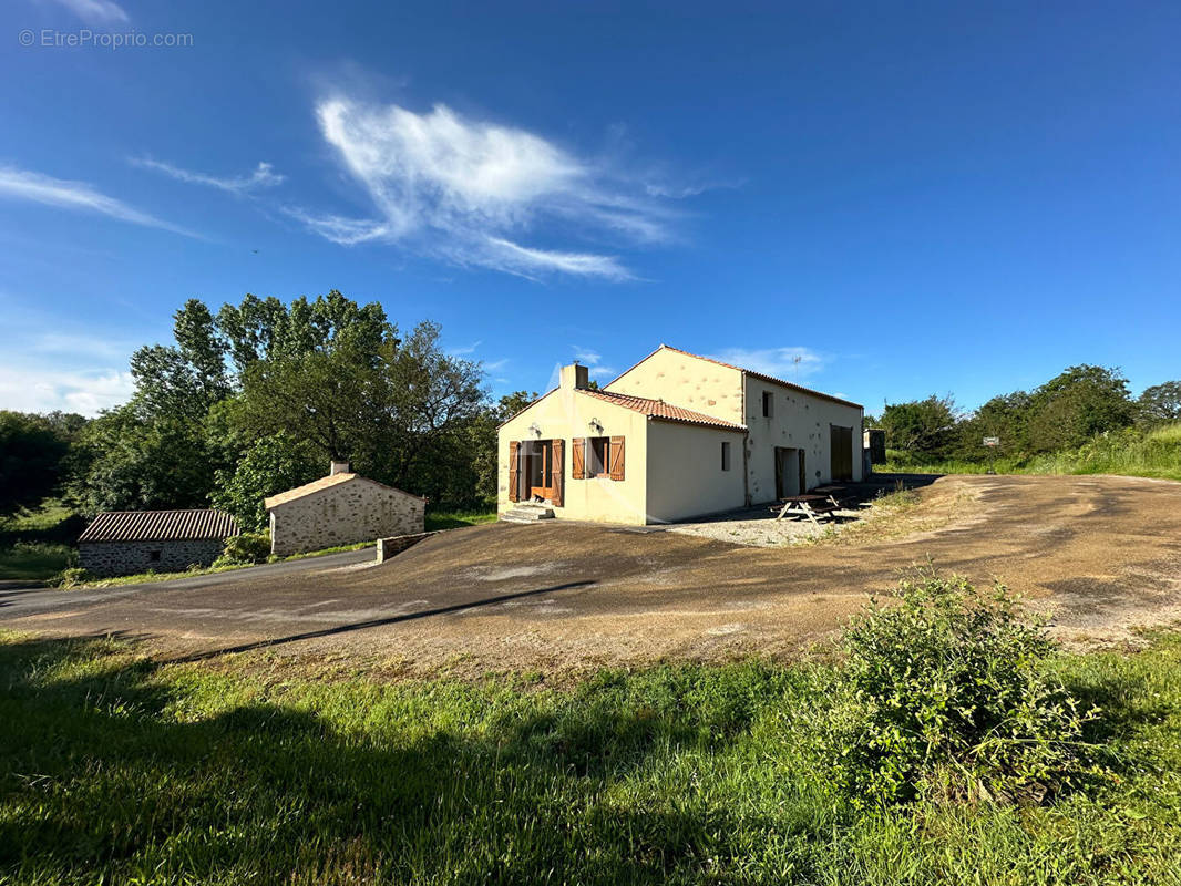 Maison à LA CHAPELLE-PALLUAU