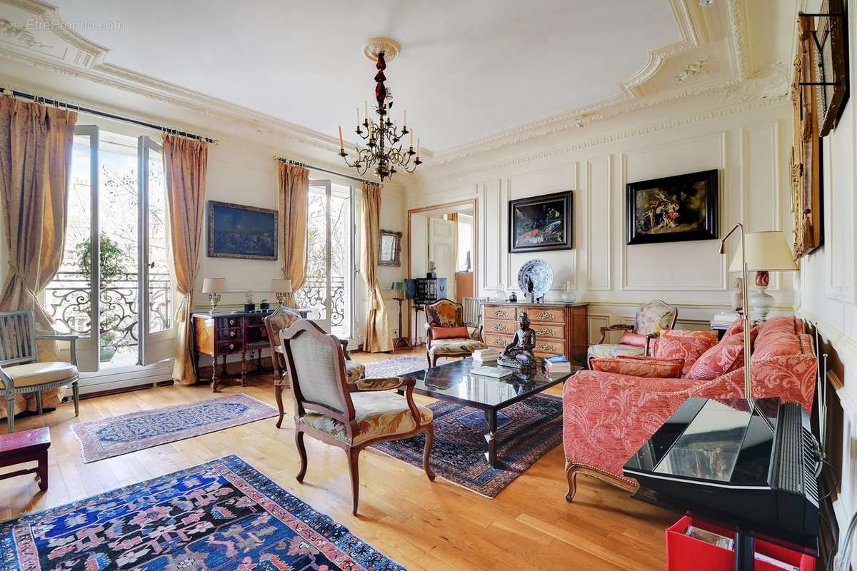 Appartement à PARIS-7E