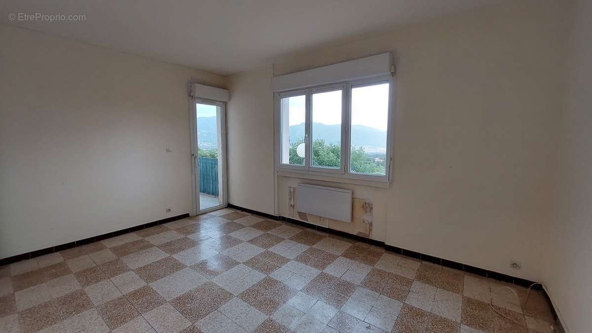 Appartement à CHATEAU-ARNOUX-SAINT-AUBAN