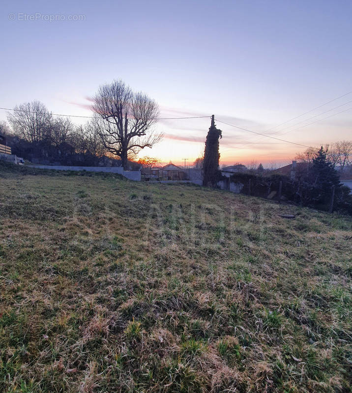 Terrain à SAINT-SIMEON-DE-BRESSIEUX