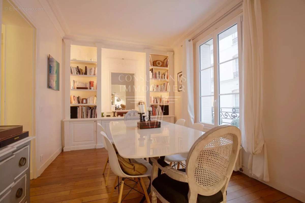 Appartement à PARIS-17E