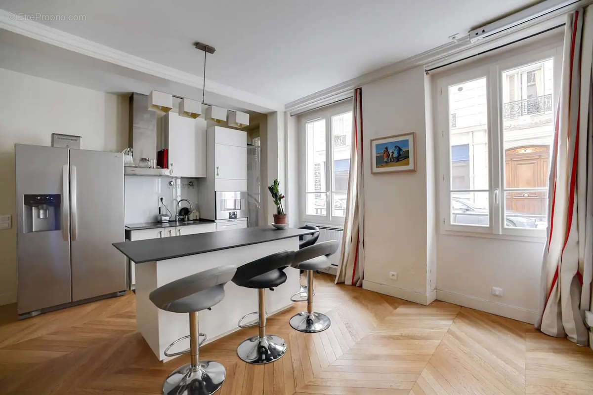 Appartement à PARIS-7E