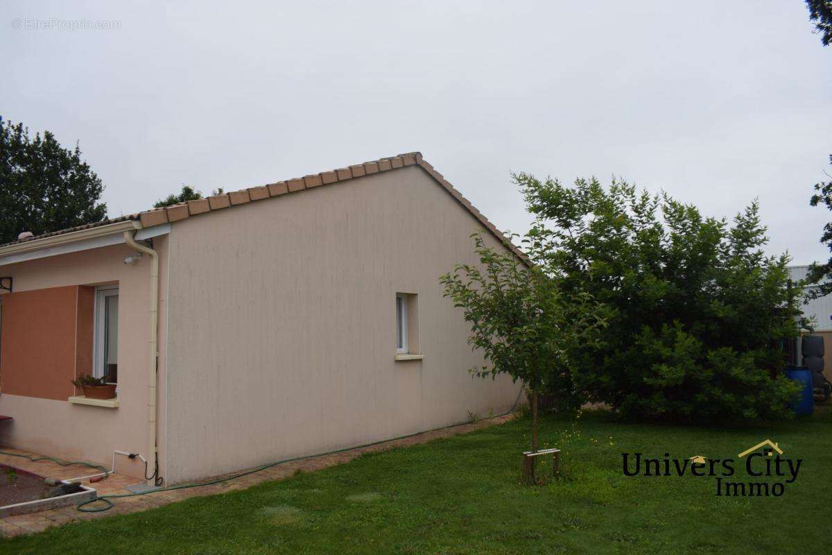 Maison à SAINT-LUMINE-DE-CLISSON