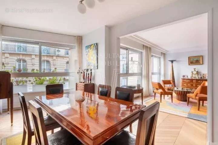 Appartement à PARIS-7E