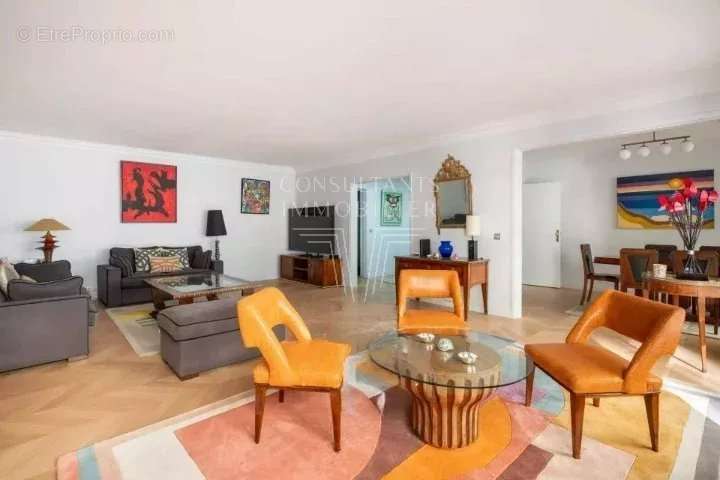 Appartement à PARIS-7E