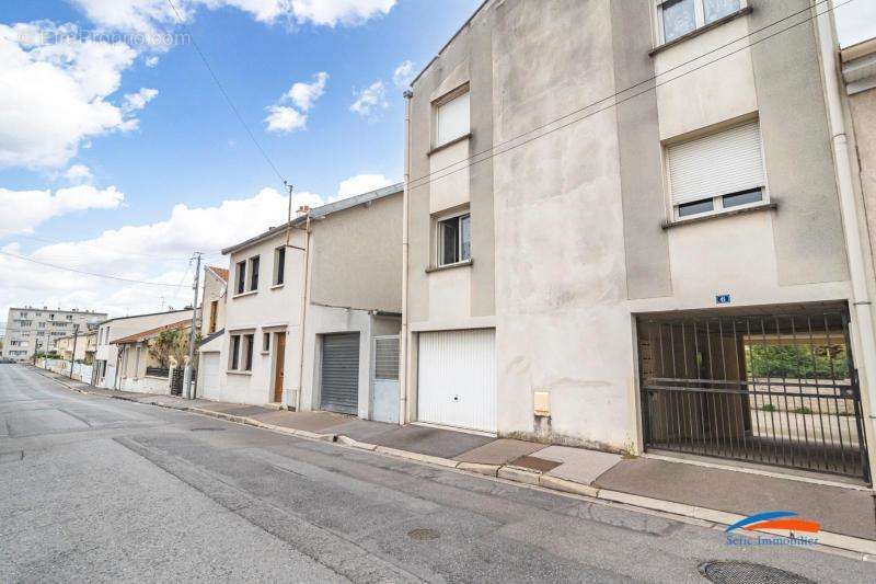   - Appartement à REIMS