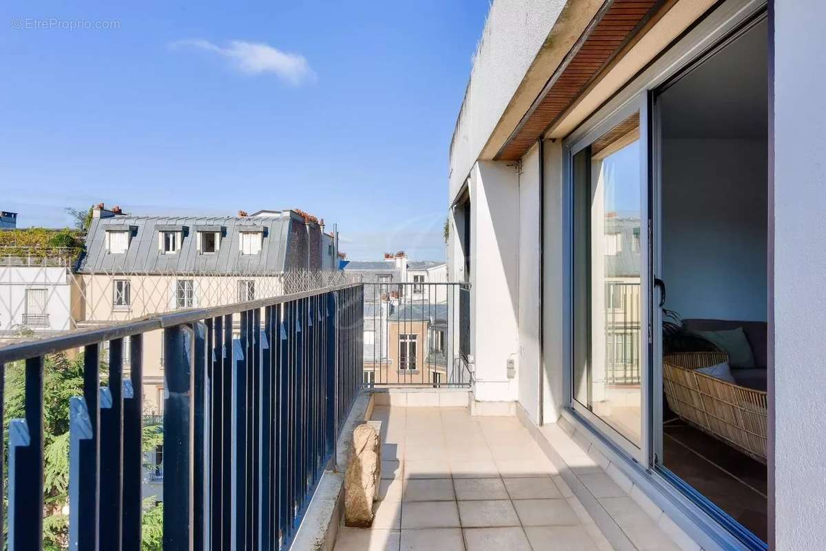 Appartement à PARIS-16E