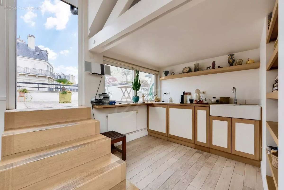 Appartement à PARIS-16E