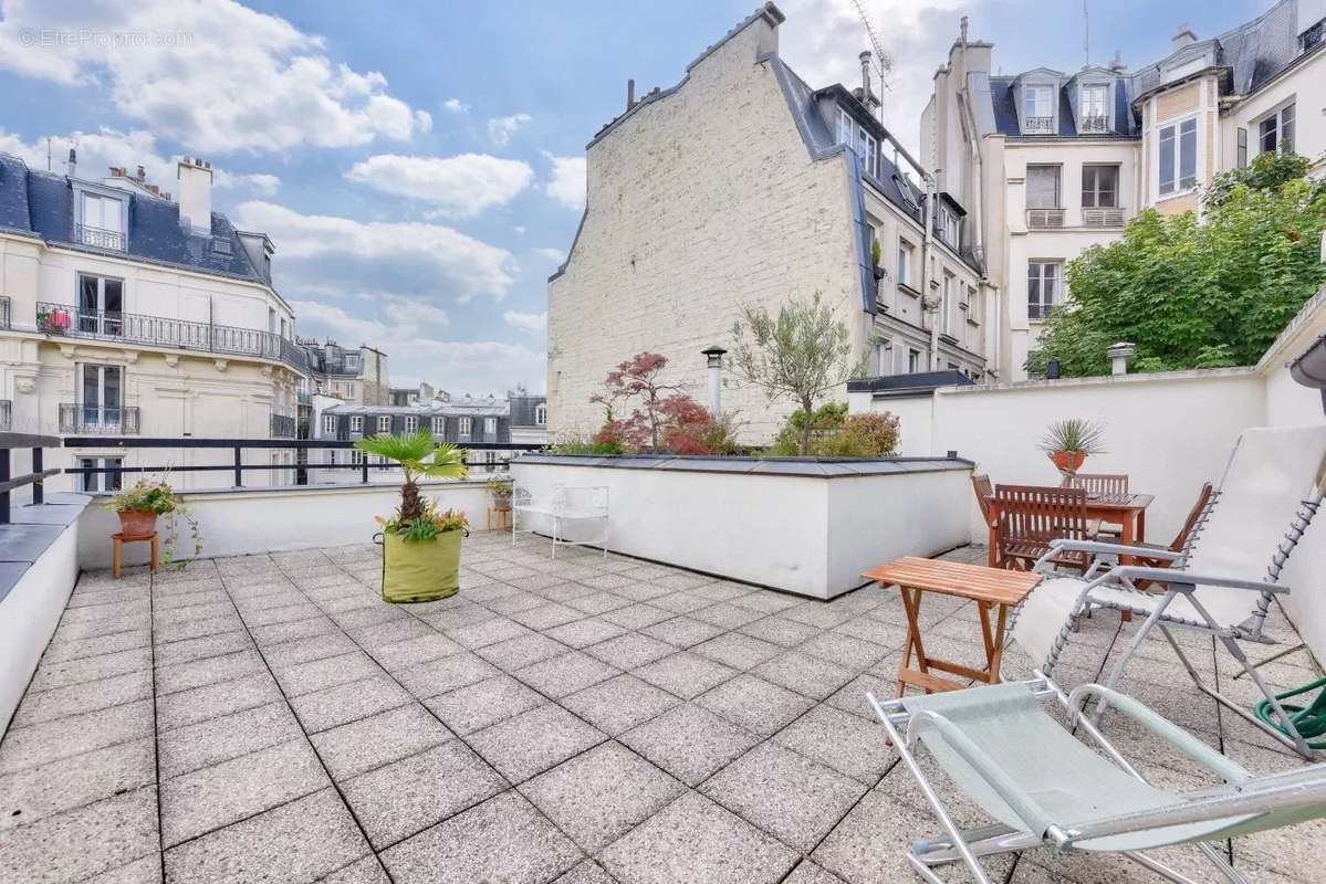 Appartement à PARIS-16E