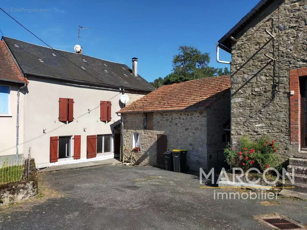 Maison à SAINT-PIERRE-DE-FURSAC