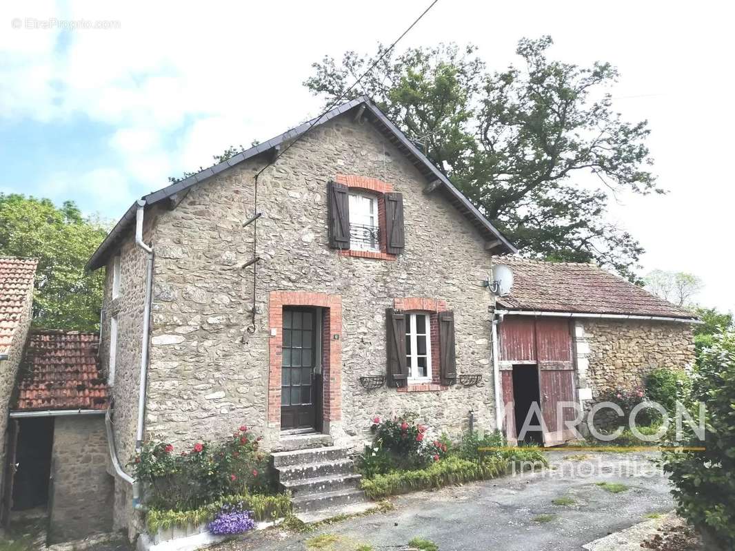 Maison à SAINT-PIERRE-DE-FURSAC