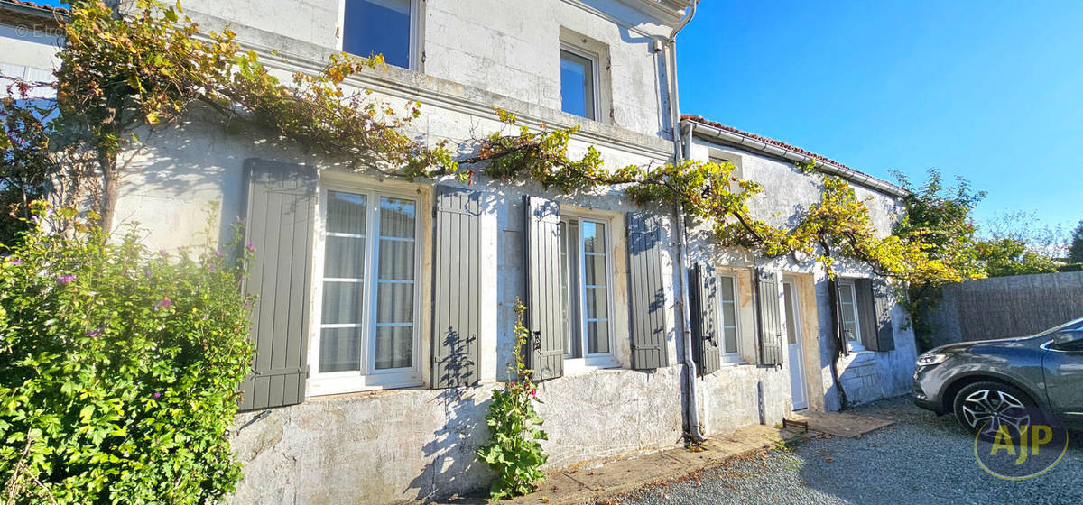 Maison à BUSSAC-SUR-CHARENTE