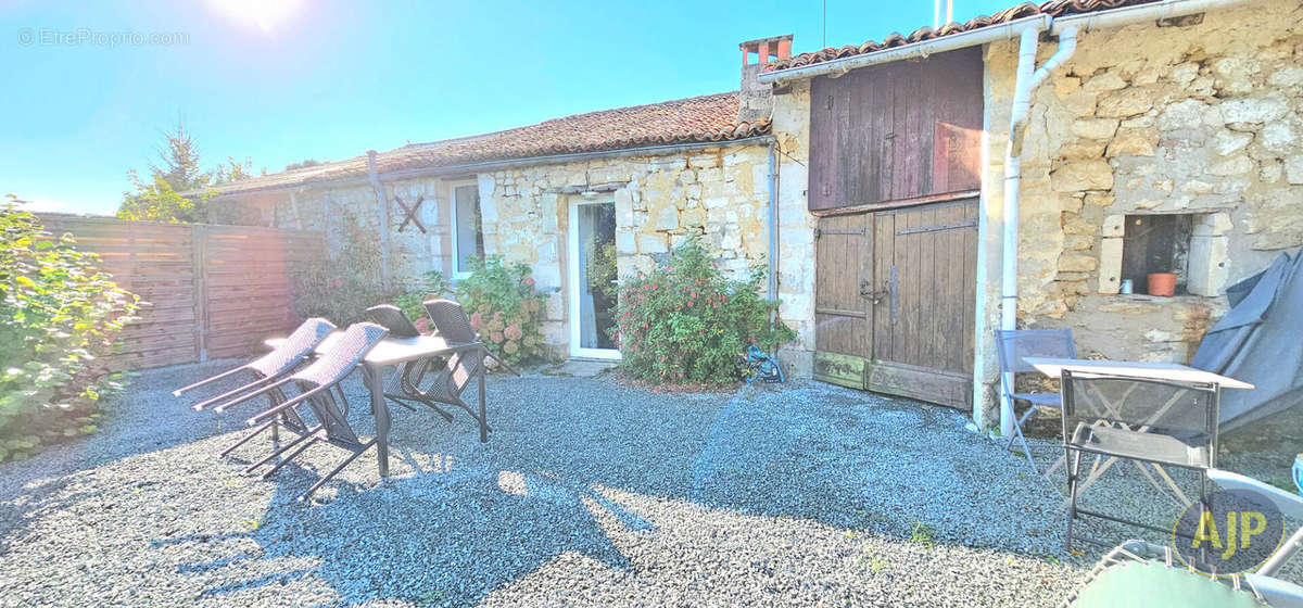 Maison à BUSSAC-SUR-CHARENTE