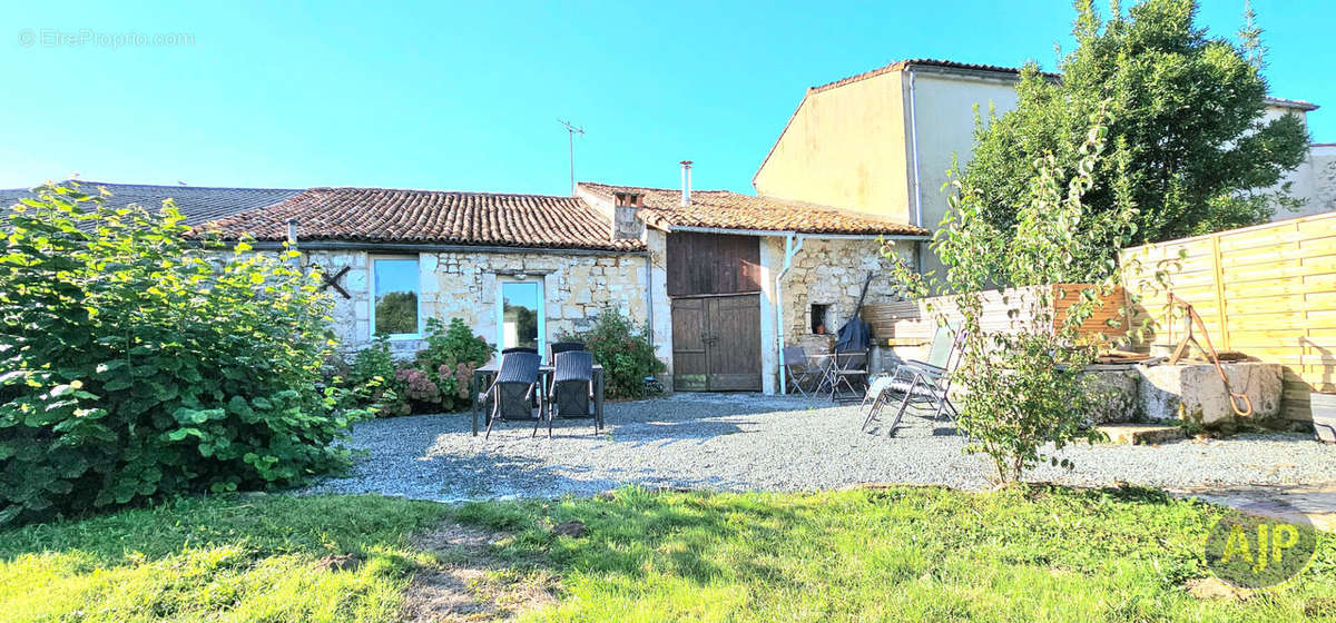 Maison à BUSSAC-SUR-CHARENTE