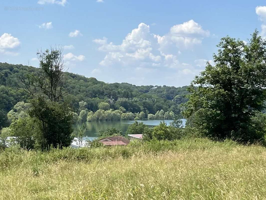 Terrain à PERRANCEY-LES-VIEUX-MOULINS