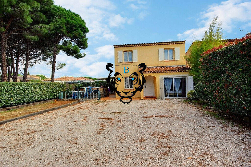 Maison à ROQUEBRUNE-SUR-ARGENS