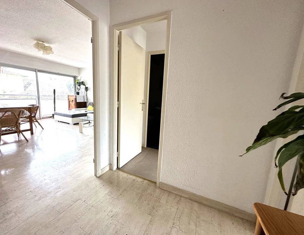 Appartement à SAINT-LAURENT-DU-VAR