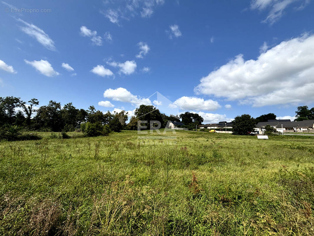 Terrain à MORLAAS