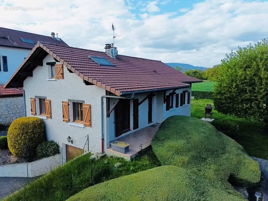 Maison à SAINT-GENIS-POUILLY