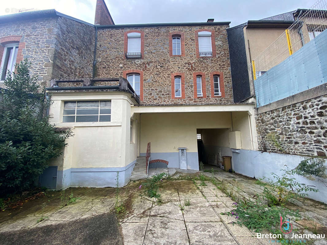 Maison à FOUGERES