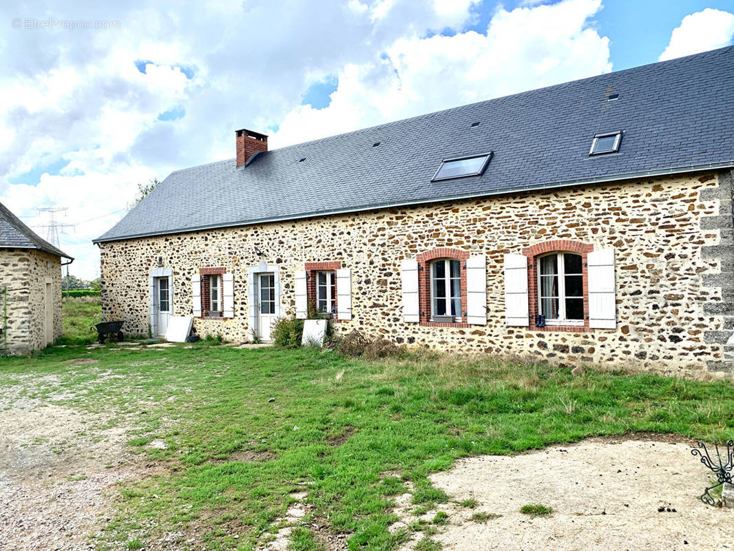 Maison à MESLAY-DU-MAINE