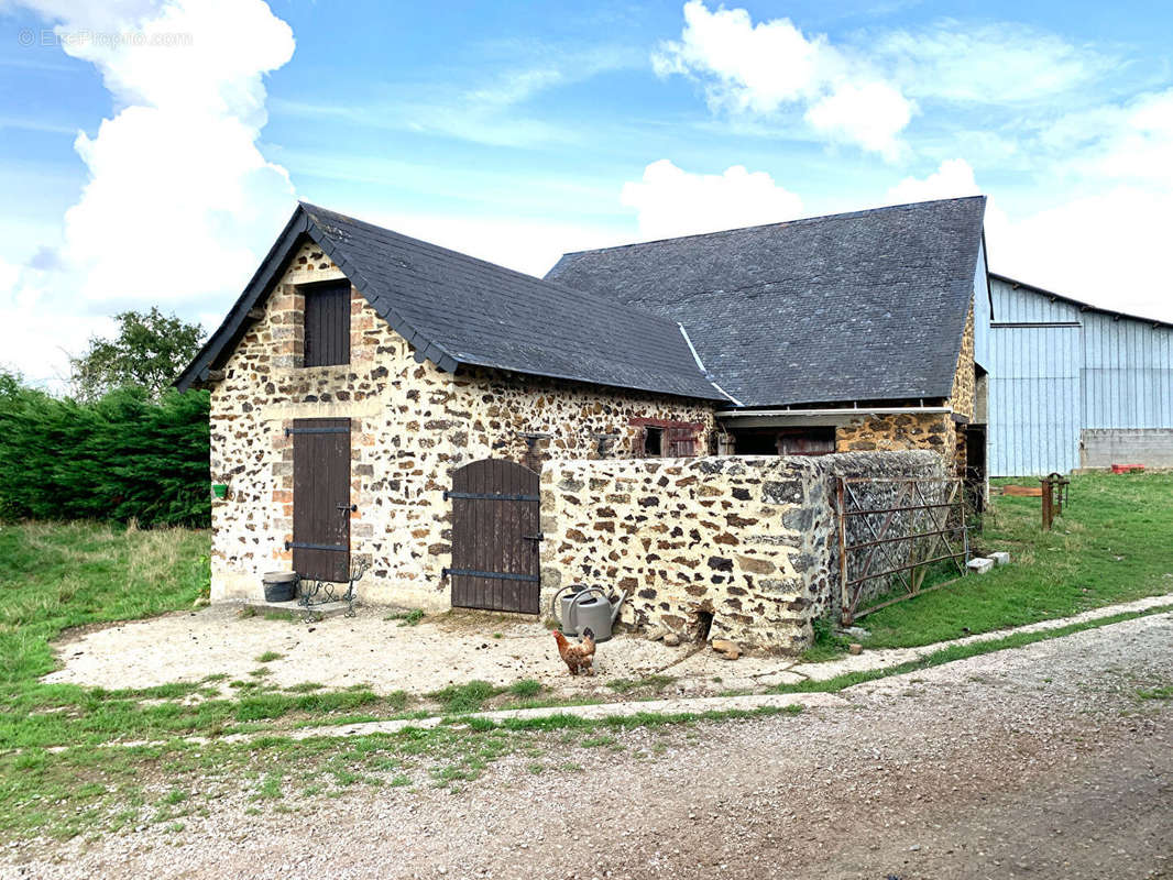 Maison à MESLAY-DU-MAINE