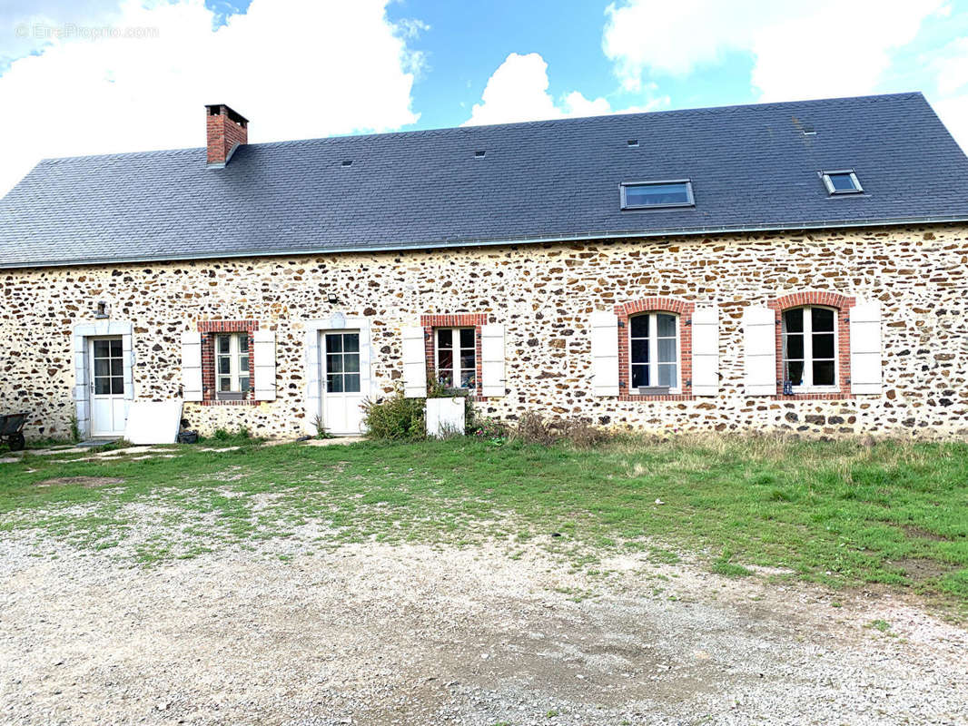 Maison à MESLAY-DU-MAINE