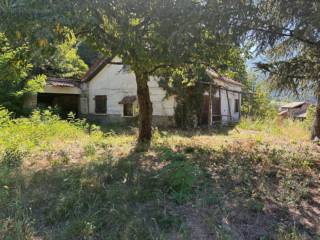 Maison à BAYONS