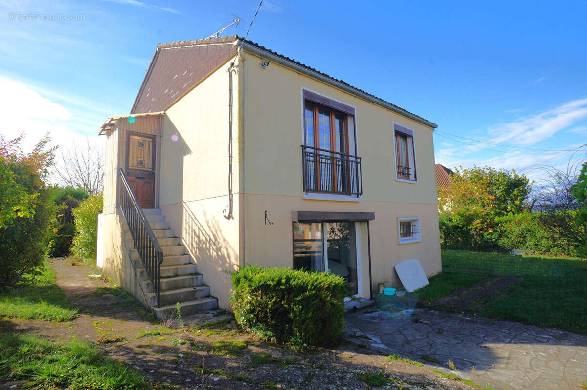 Maison à AILLANT-SUR-THOLON