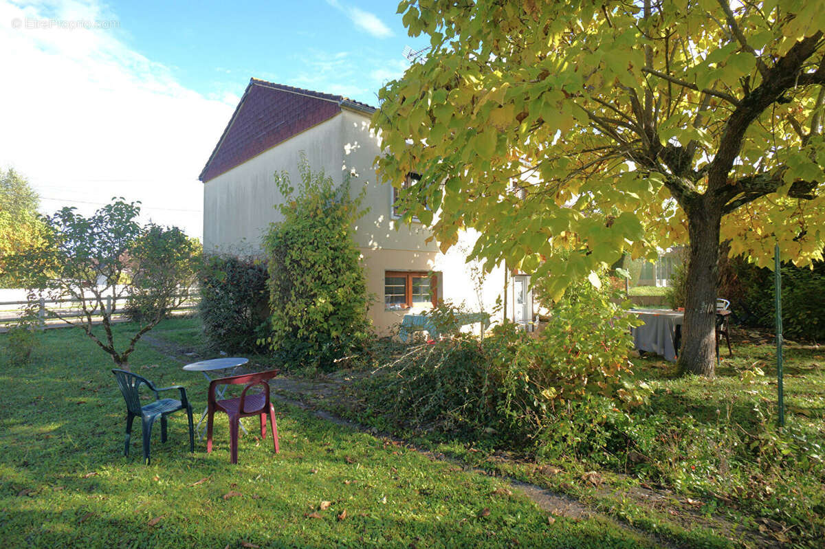 Maison à AILLANT-SUR-THOLON