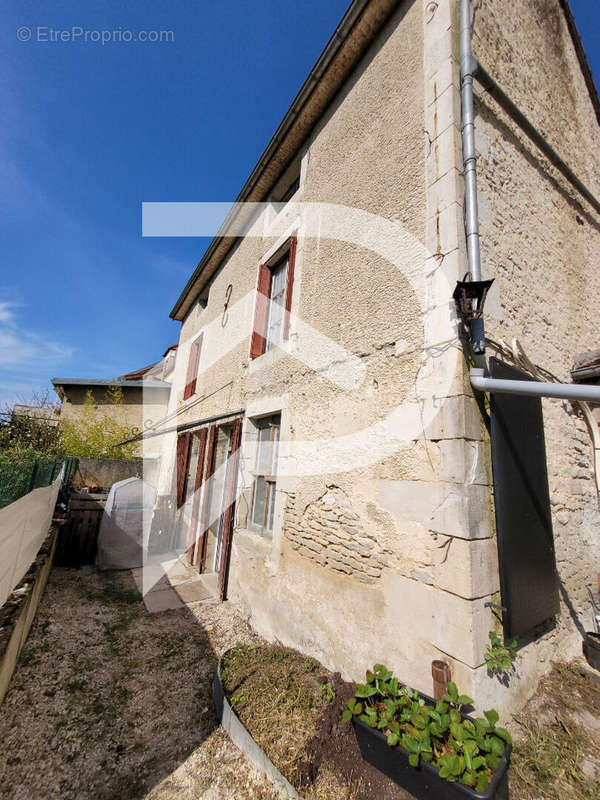 Maison à VOULAINES-LES-TEMPLIERS