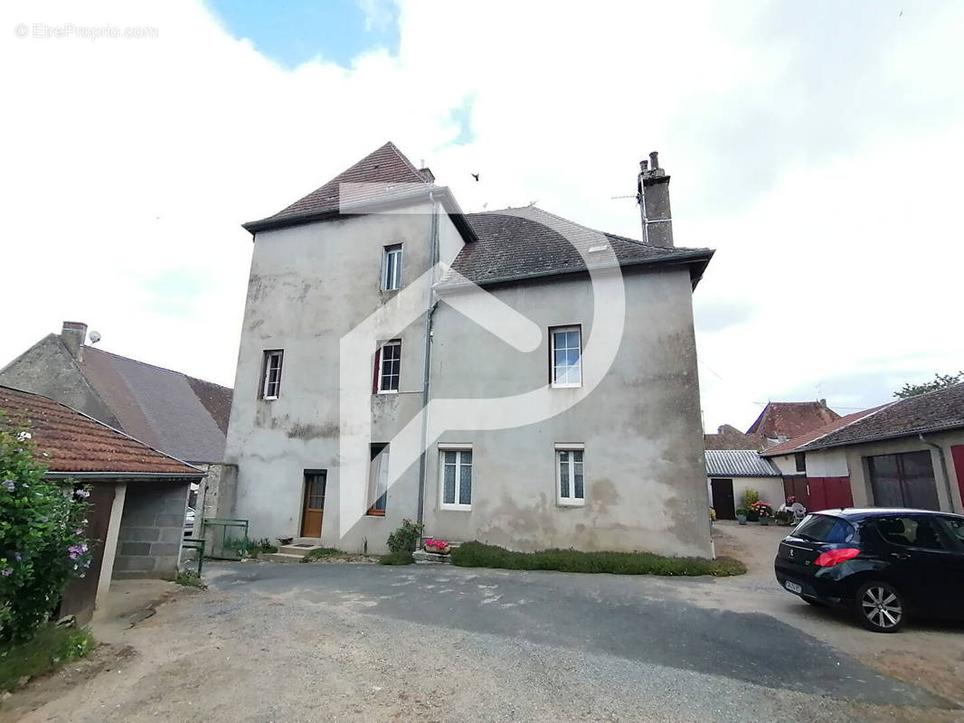 Appartement à TOULON-SUR-ARROUX