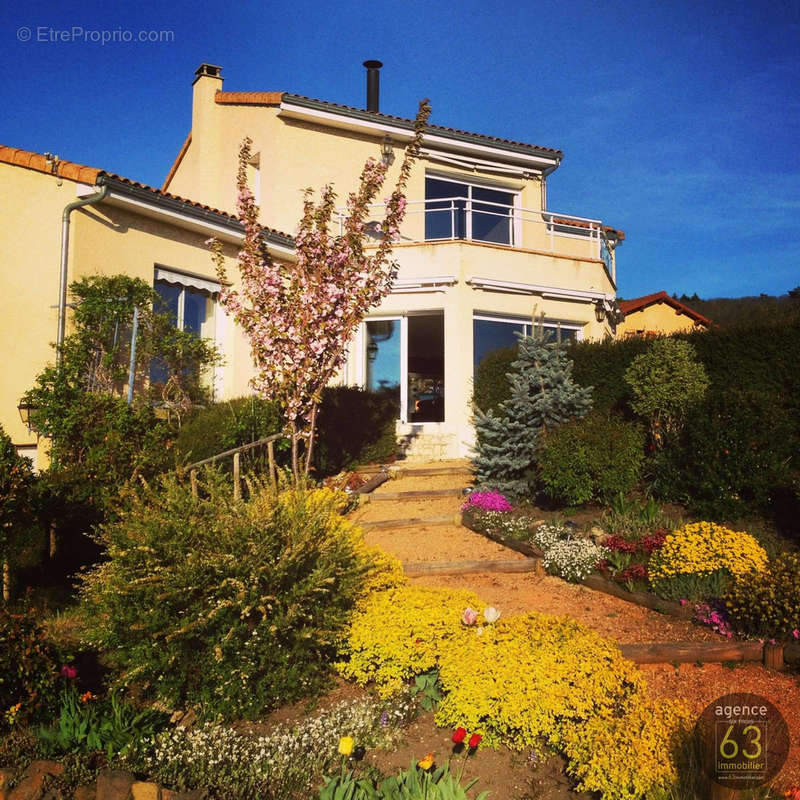 Maison à MIREFLEURS