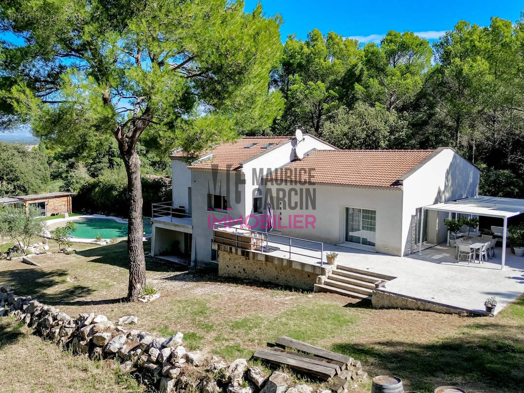 Maison à PERNES-LES-FONTAINES